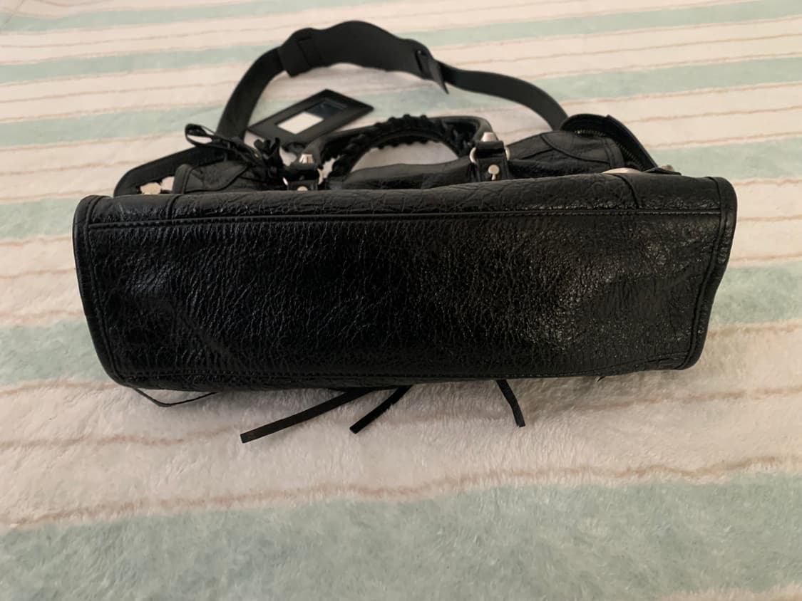 발렌시아가 르시티 스몰 모터백 블랙 정품 상품이미지3