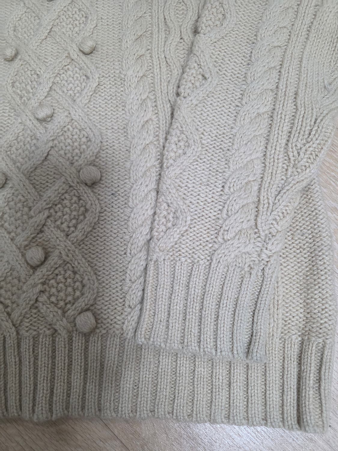 빔즈하트 라운드넥 케이블 니트 상품이미지4