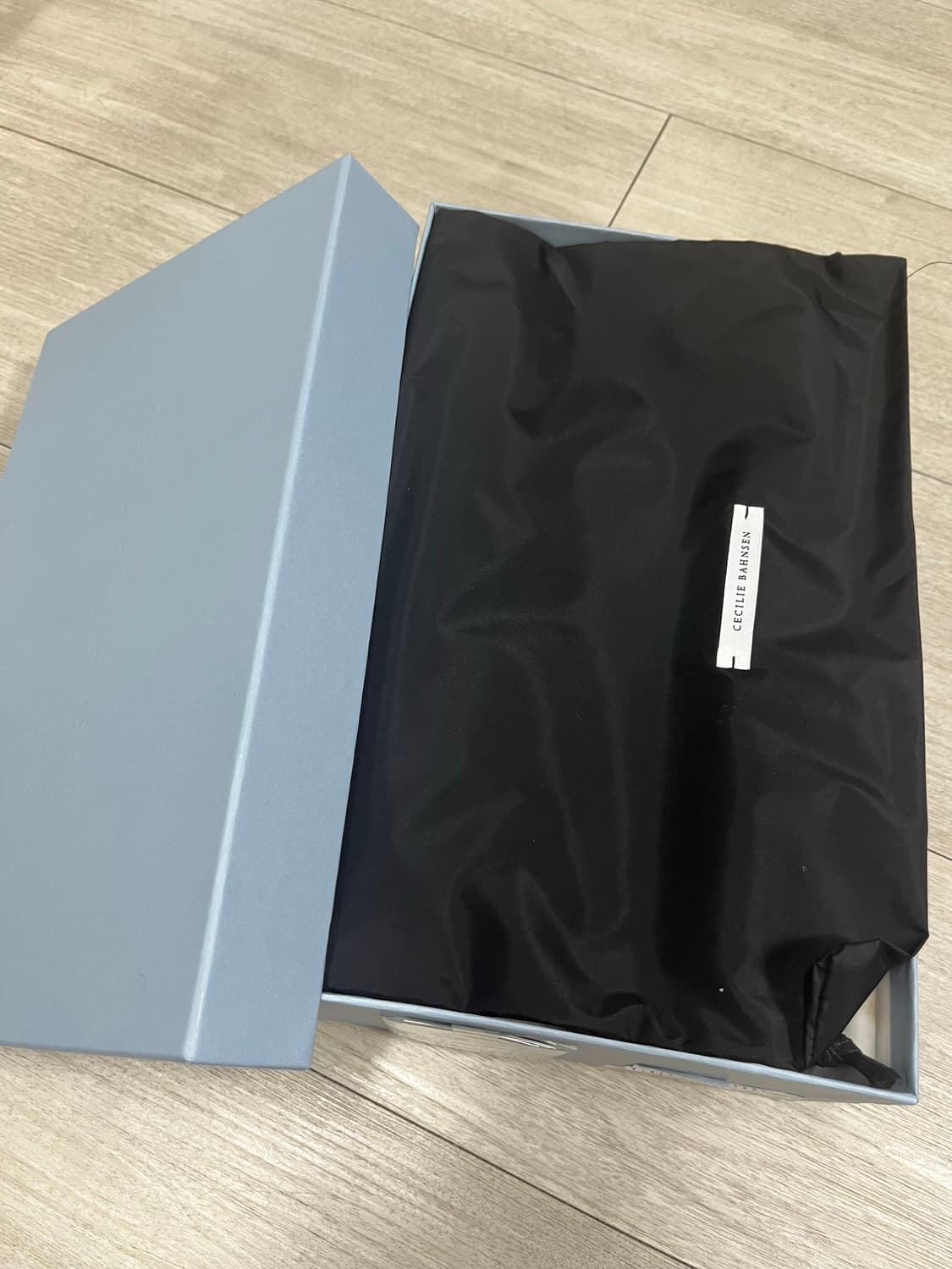 [새상품] 세실리아반센 알리나 운동화 240사이즈 상품이미지4