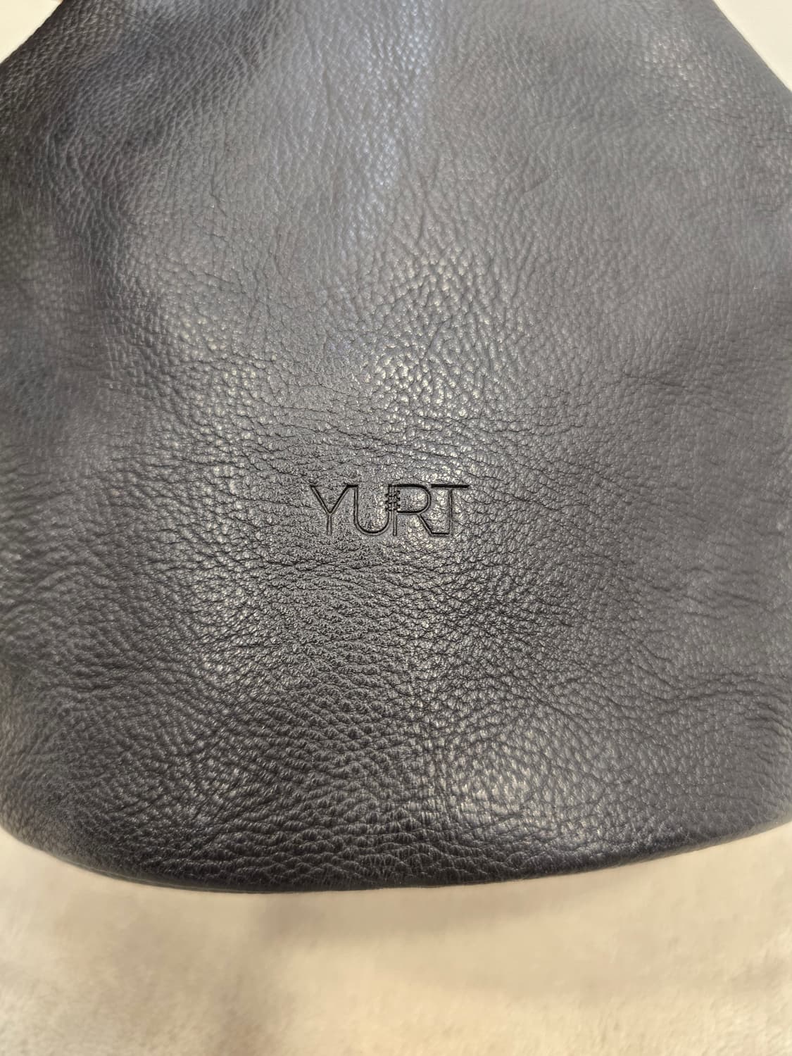 유르트 YURT 쁘아송 블랙 가죽 크로스백 가방 상품이미지5