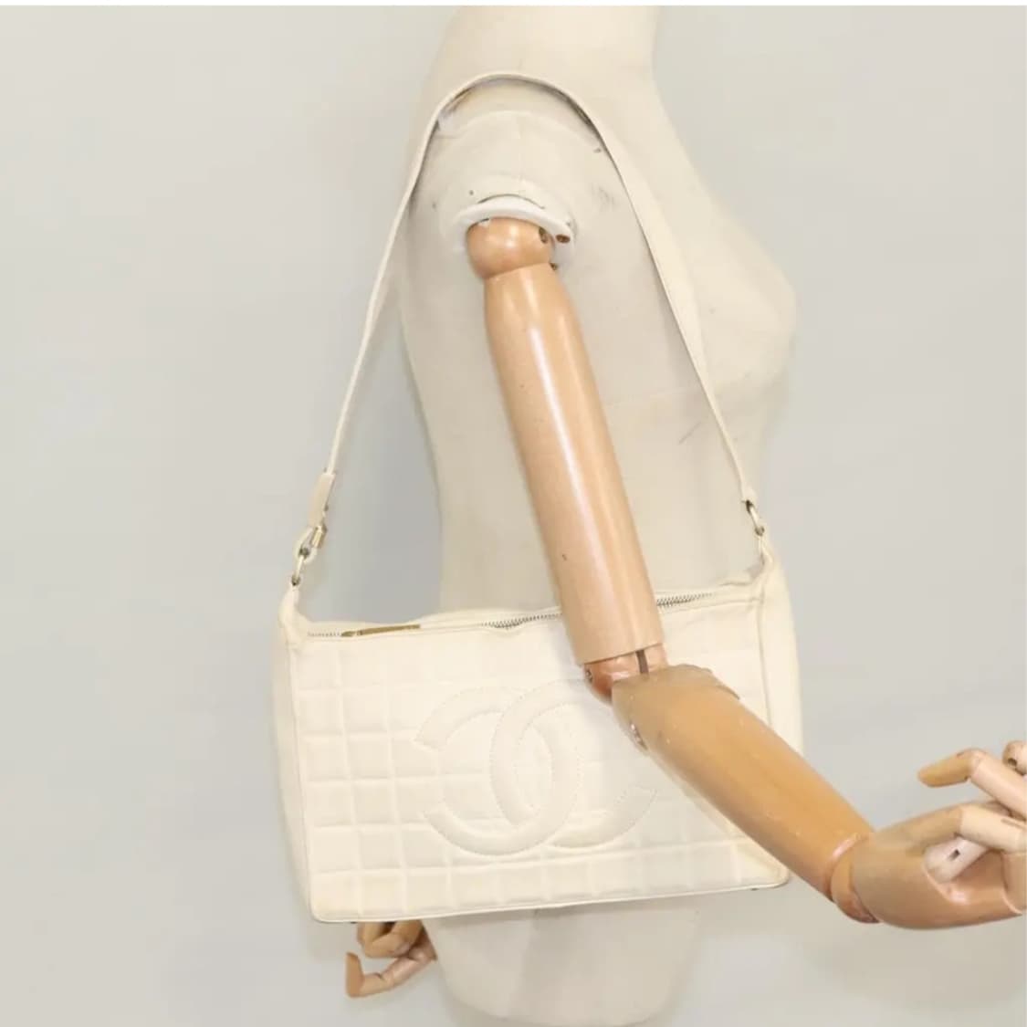 샤넬 초코바 이스트웨스트 숄더백 상품이미지10