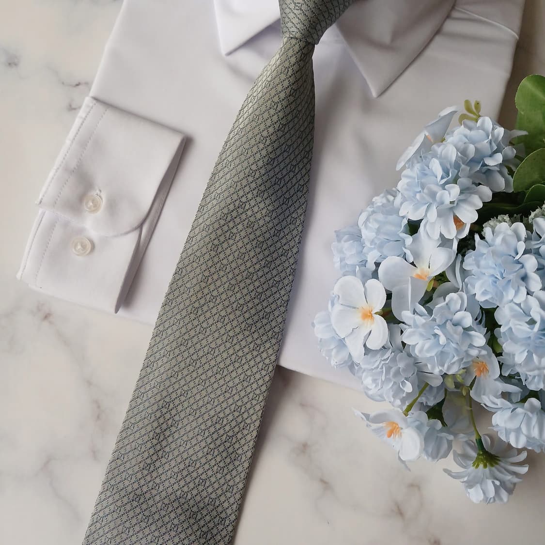 구찌 실크 그레이 로고 자카드 넥타이 9.6cm B등급 A19137
 상품이미지4