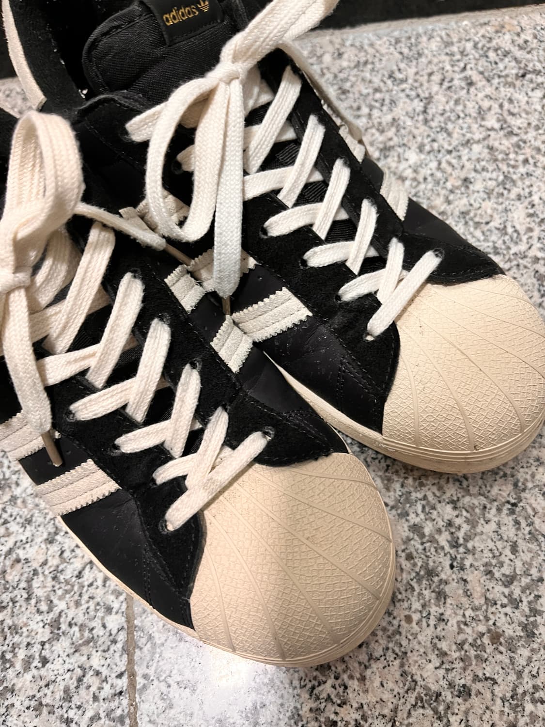 [세일]아디다스 슈퍼스타 82 블랙 화이트 270cm 상품이미지1