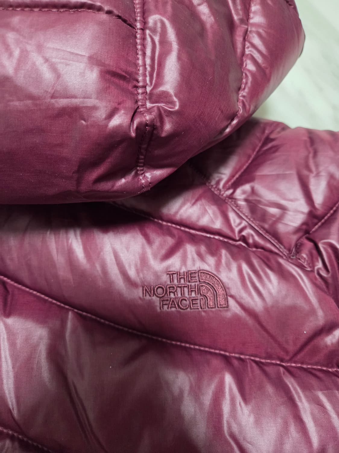 노스페이스 버건디 구스다운 숏패딩 상품이미지4