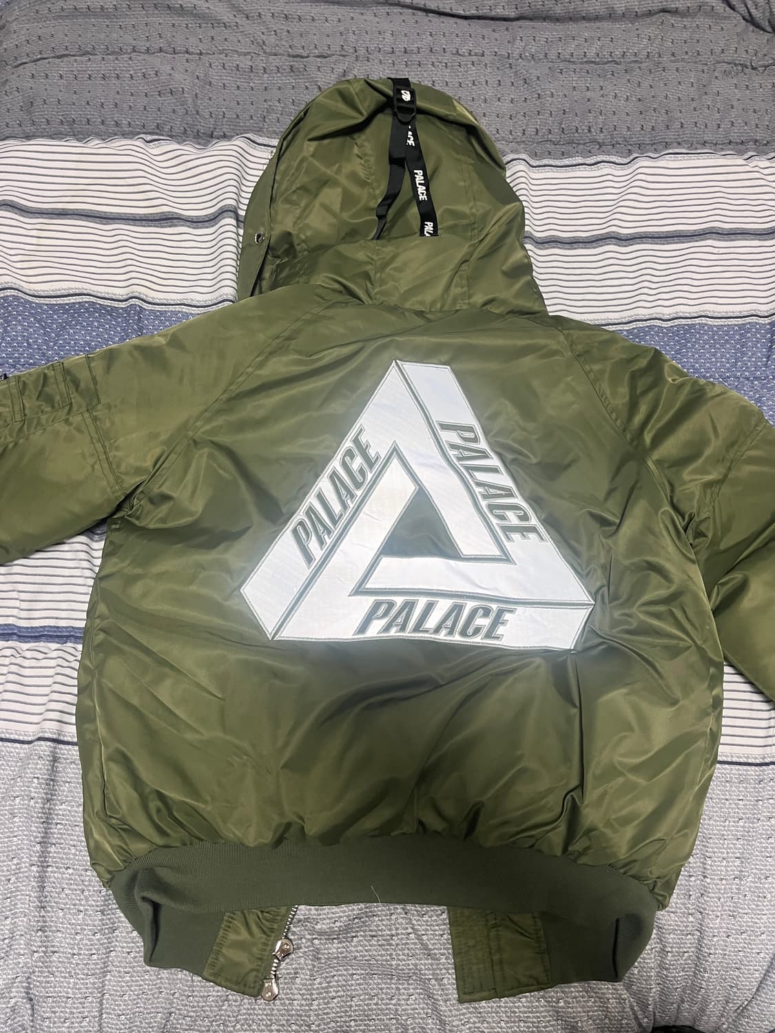 팔라스 패딩 L 카키색상 상품이미지1