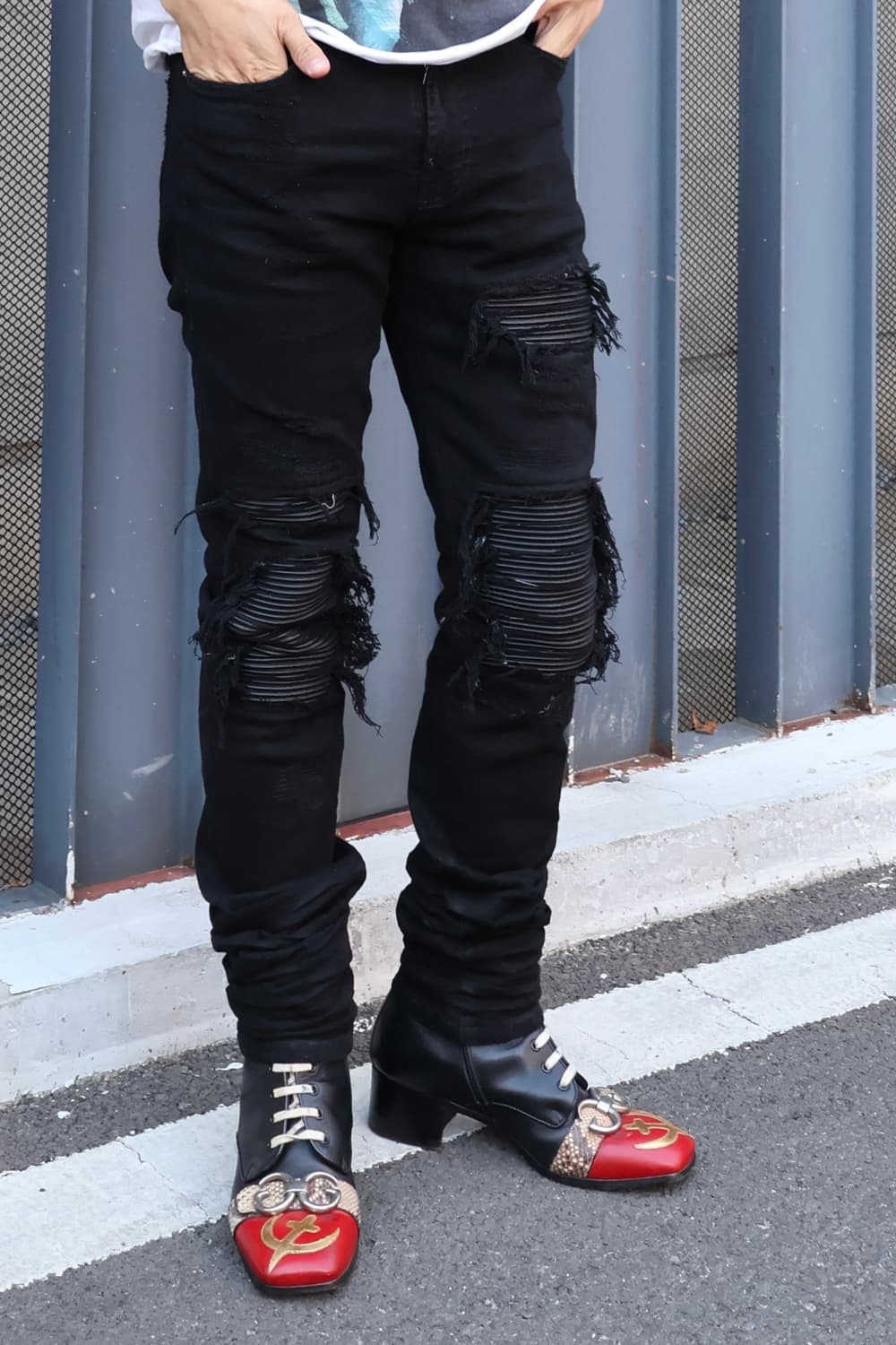 AMIRI MX1 Distressed Black Jeans 상품이미지1