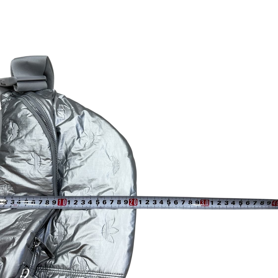 아디다스 퍼피 새틴 오버사이즈 웨이스트백 힙색 가방 메탈릭 실버 상품이미지8