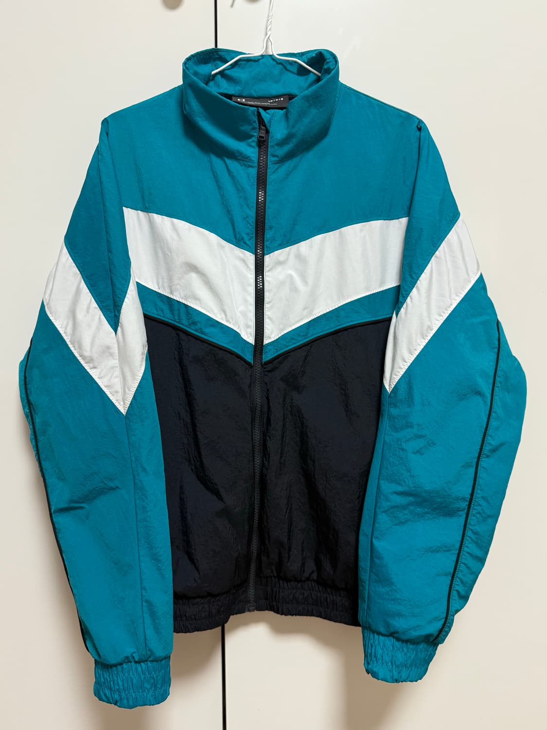 언더아머 APAC 우븐 바람막이(약한영웅 안수호 바람막이) 상품이미지1