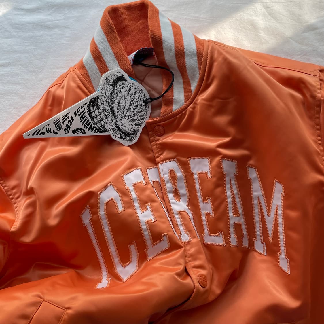 [M] BBC icecream 컬리지 사틴 봄버 오렌지 상품이미지1