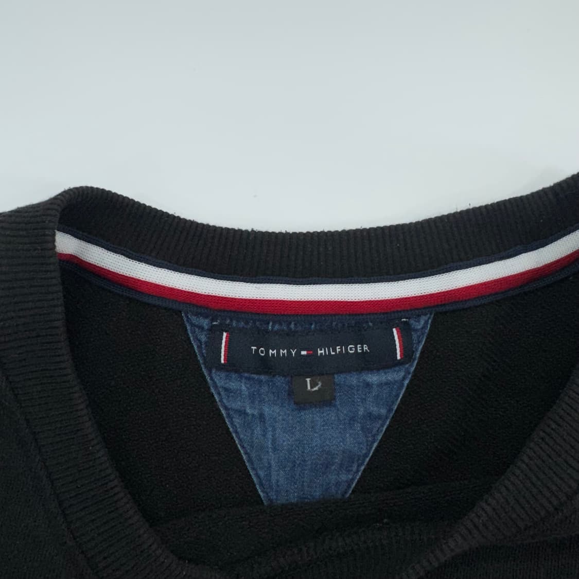 Tommy Hilfiger 타미힐피거 스몰로고 블랙 맨투맨 상품이미지5