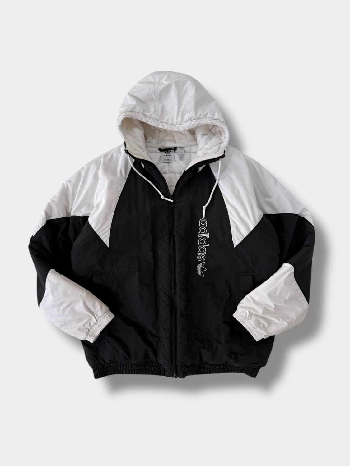 아디다스 오버핏 흰&검 아디컬러 파이어버드 후드 패딩 점퍼 상품이미지2