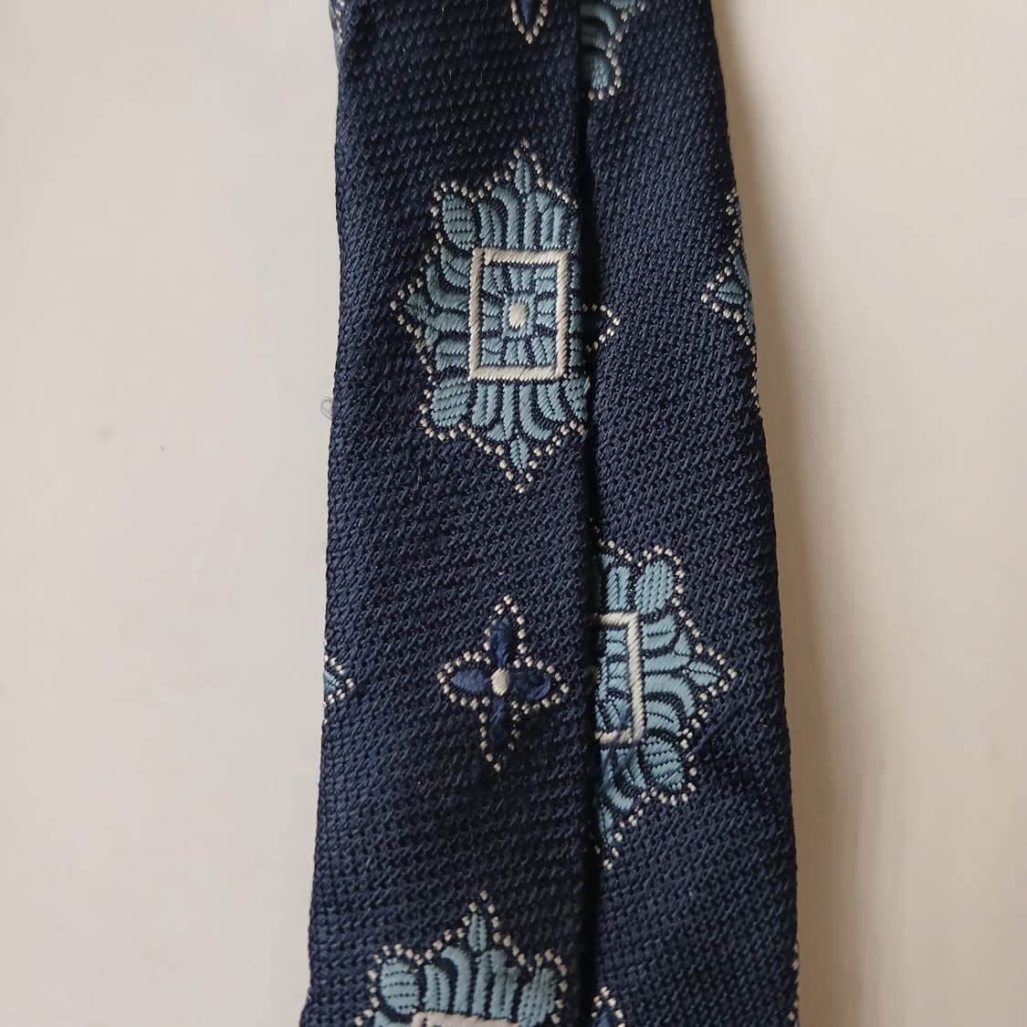 아쿠아스큐텀 실크 자카드 패턴 넥타이 9.6cm A등급 A19772
 상품이미지9