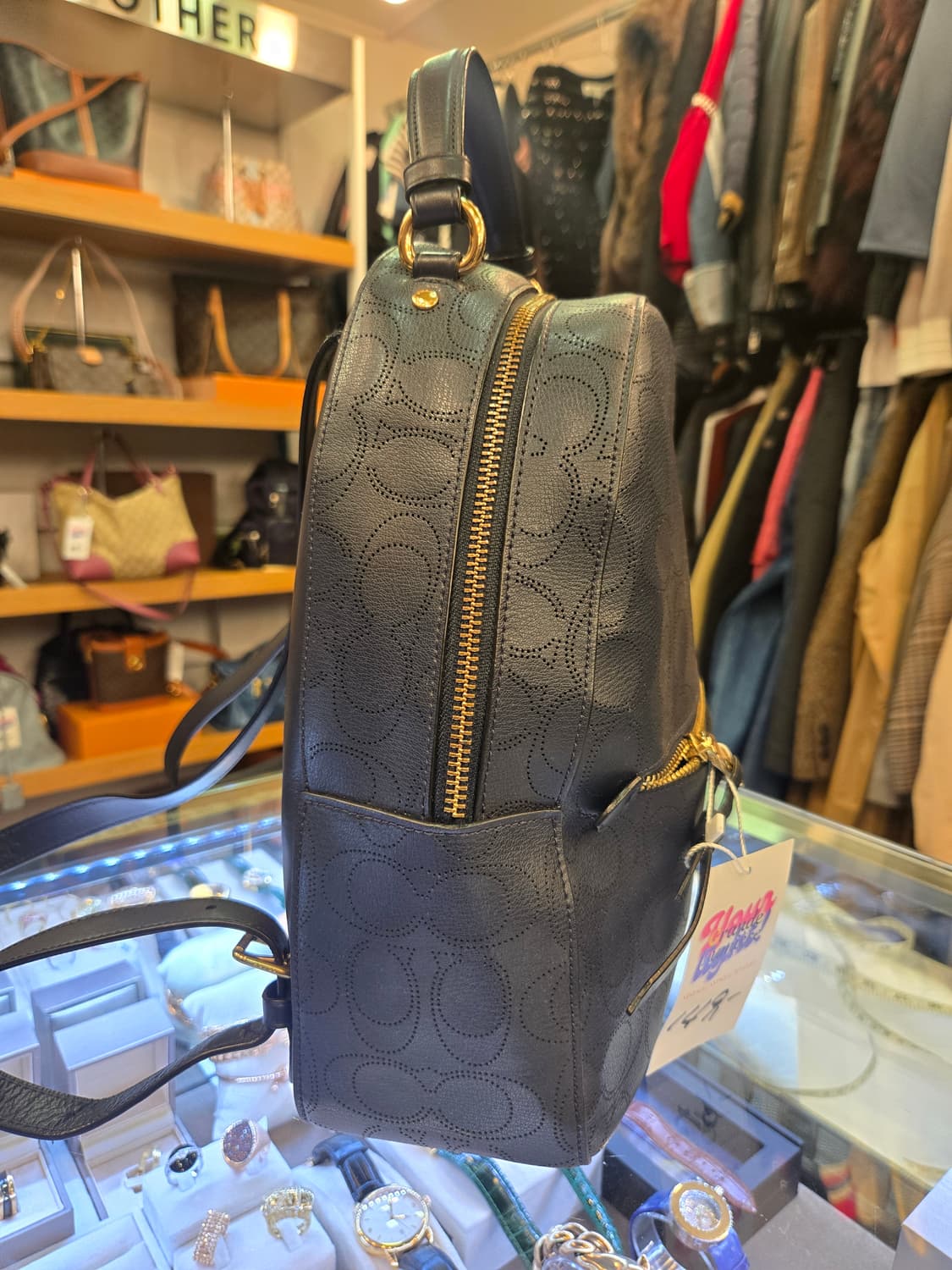 코치 시그니처 패턴 퍼포레이티드 미니 백팩  상품이미지4