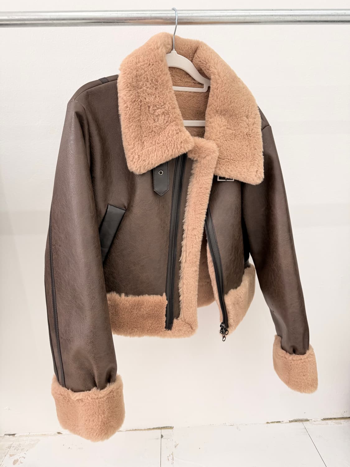 보헤미안서울 보헴서 무스탕 브라운24FW 상품이미지1