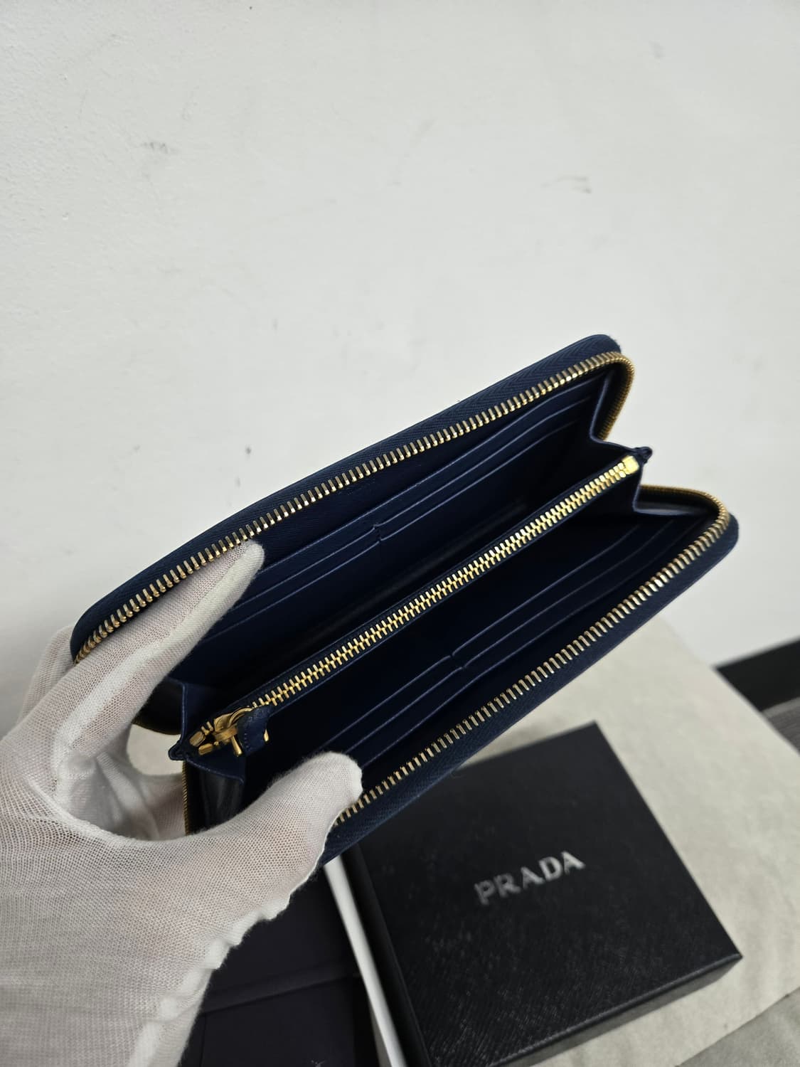 [보증서 정품] 프라다 사피아노 지퍼 장지갑 상품이미지1