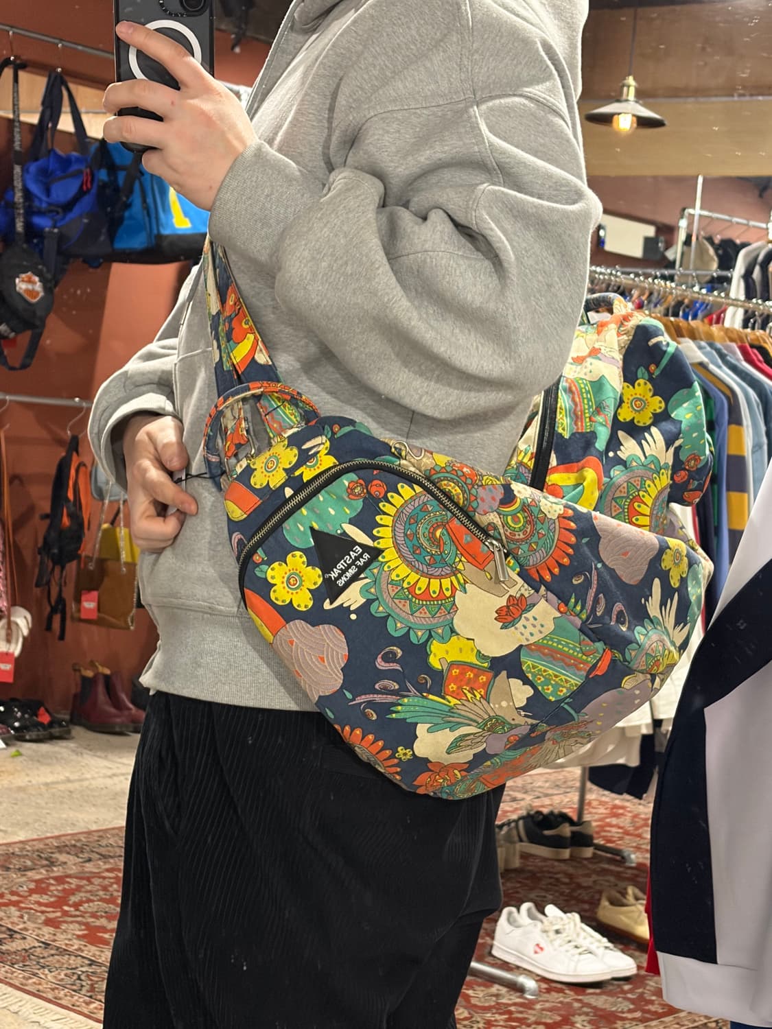 라프시몬스x이스트팩 플라워 크로스백 상품이미지4