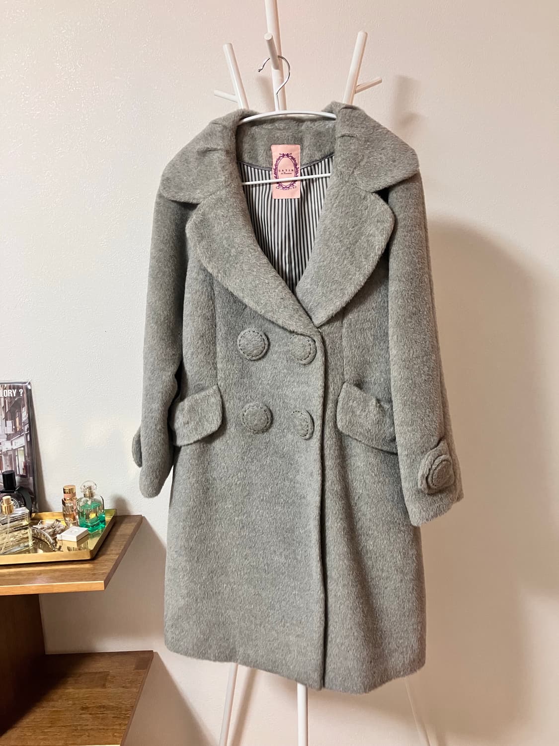 satin 샤틴 새틴 그레이 빅버튼 코트 로걀 히메갸루 라떼갸루 상품이미지1