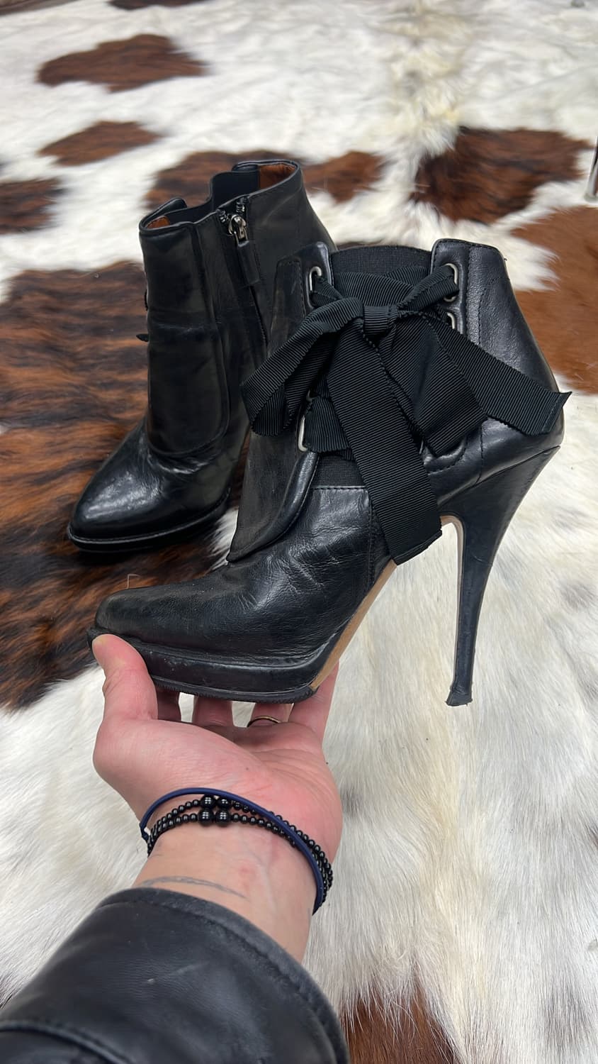 지방시 리본 레이스업 앵클 부츠 힐 상품이미지2