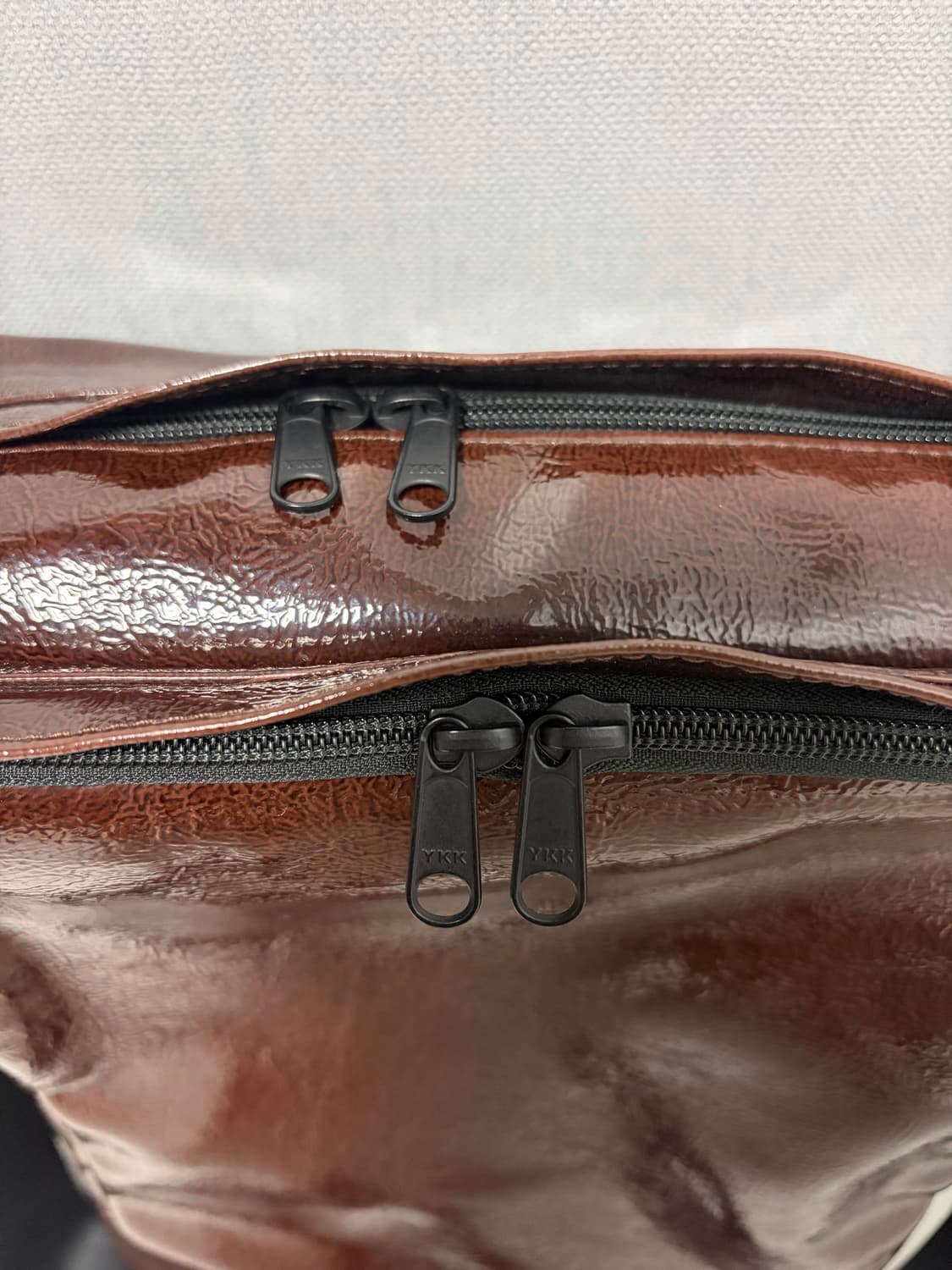 레귤라 코팅 크로스백 상품이미지4