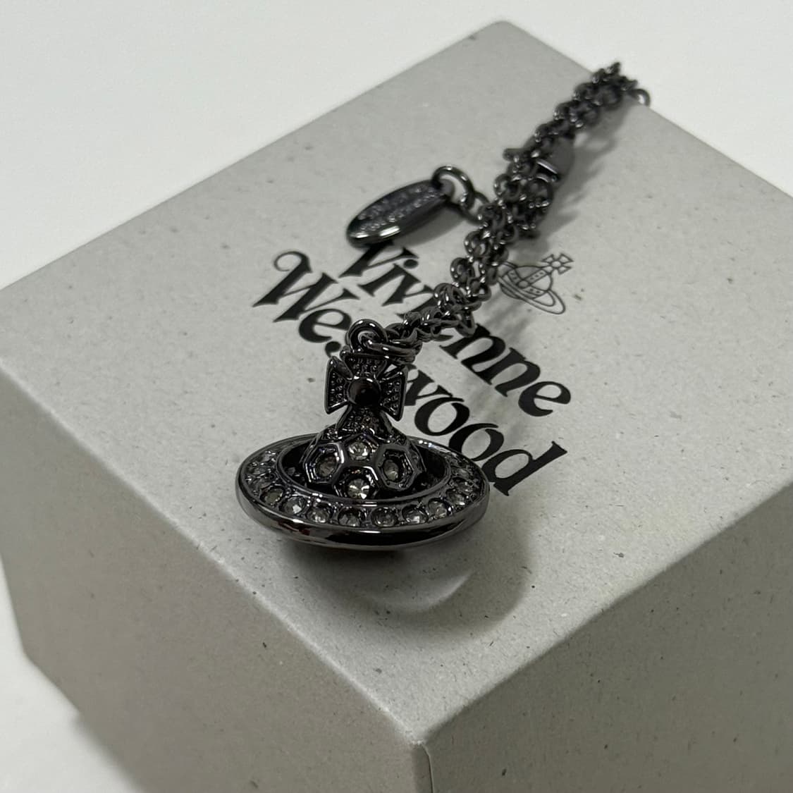 비비안웨스트우드 메탈 큐빅 orb 행성 목걸이 상품이미지2