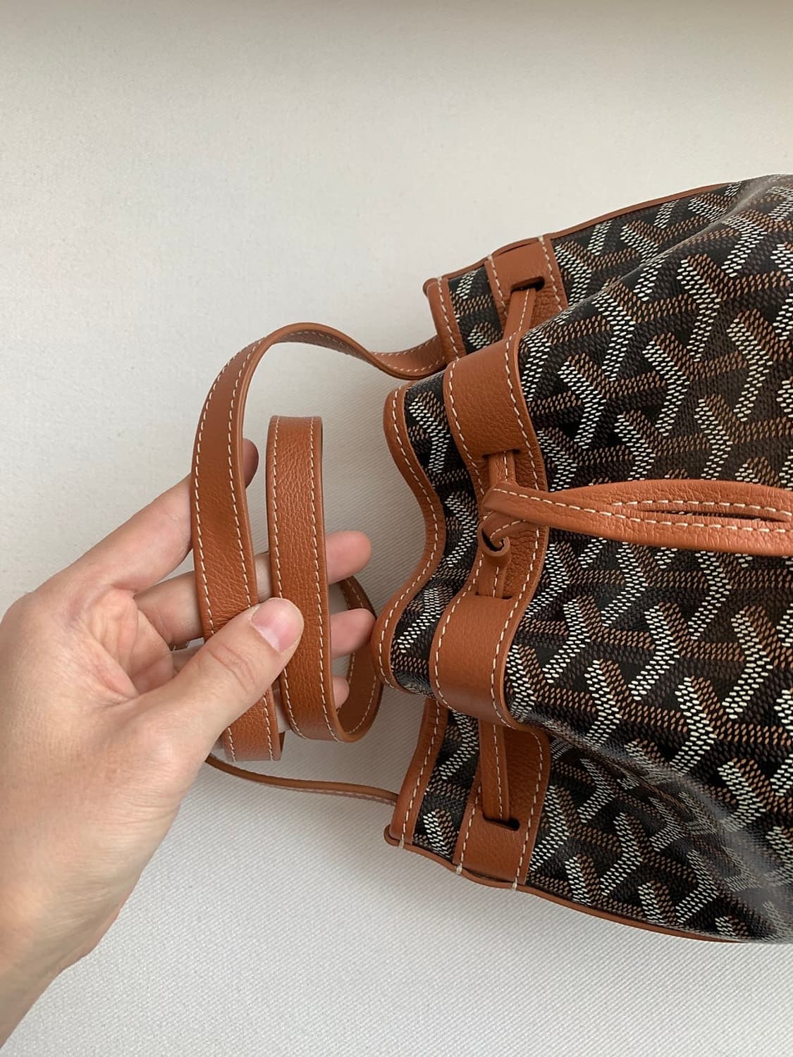 고야드 쁘띠플로 버킷백 블랙탄 상품이미지8