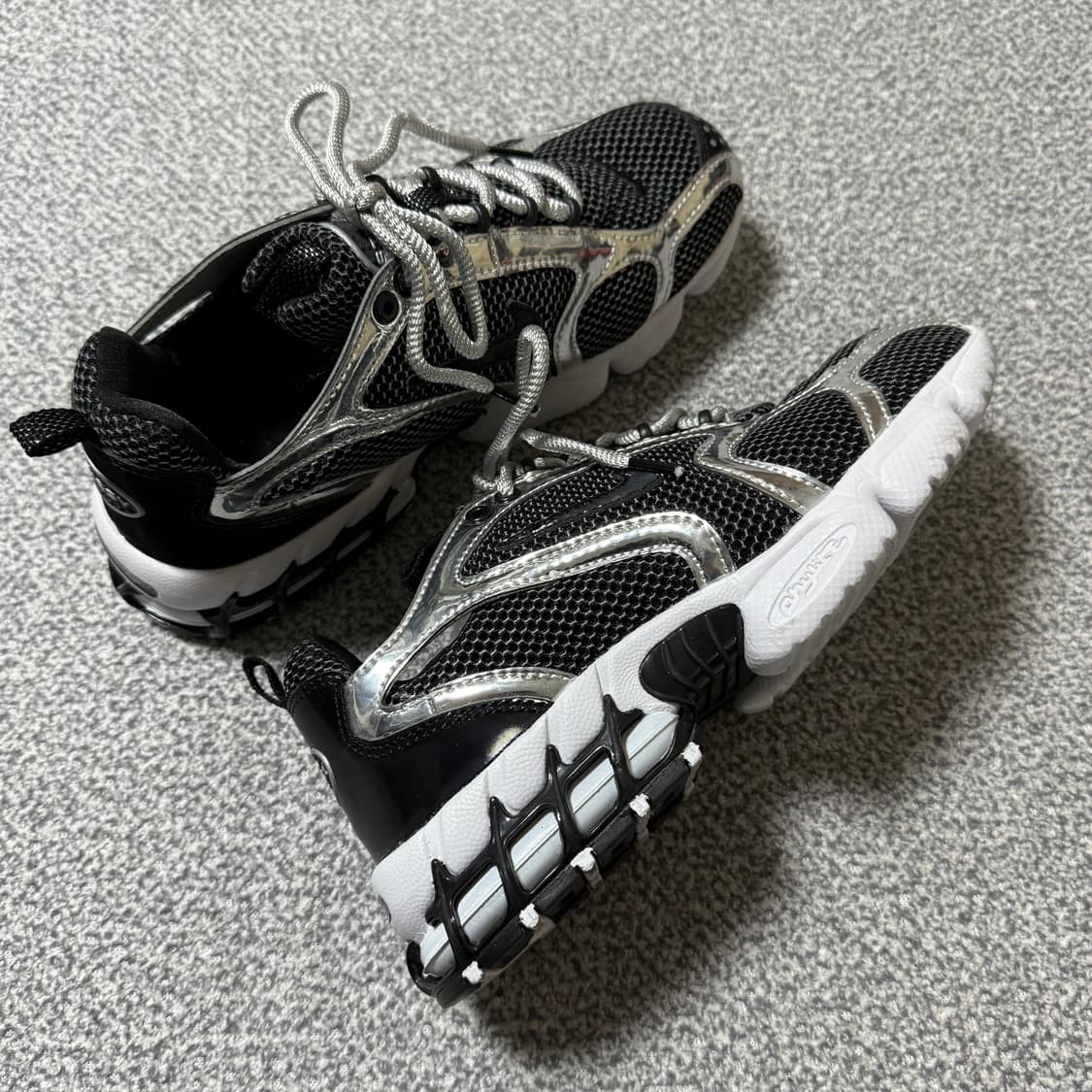 [정가 70만원] 스투시 나이키 줌 스피리돈 250 상품이미지7