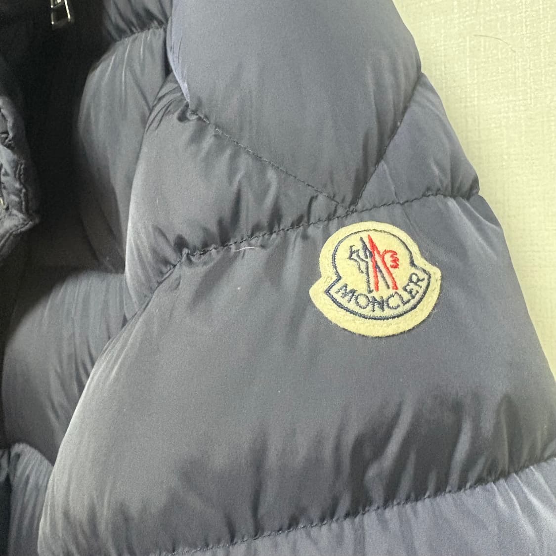 [4/백화점판/새상품급] 몽클레어 클루니 패딩 네이비 상품이미지2