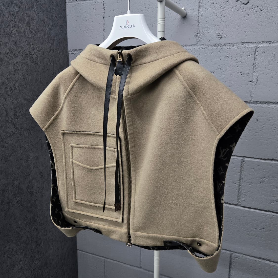 백화점판 / 루이비통 모노그램 더블페이스 오픈 암 후드 자켓 36 상품이미지1