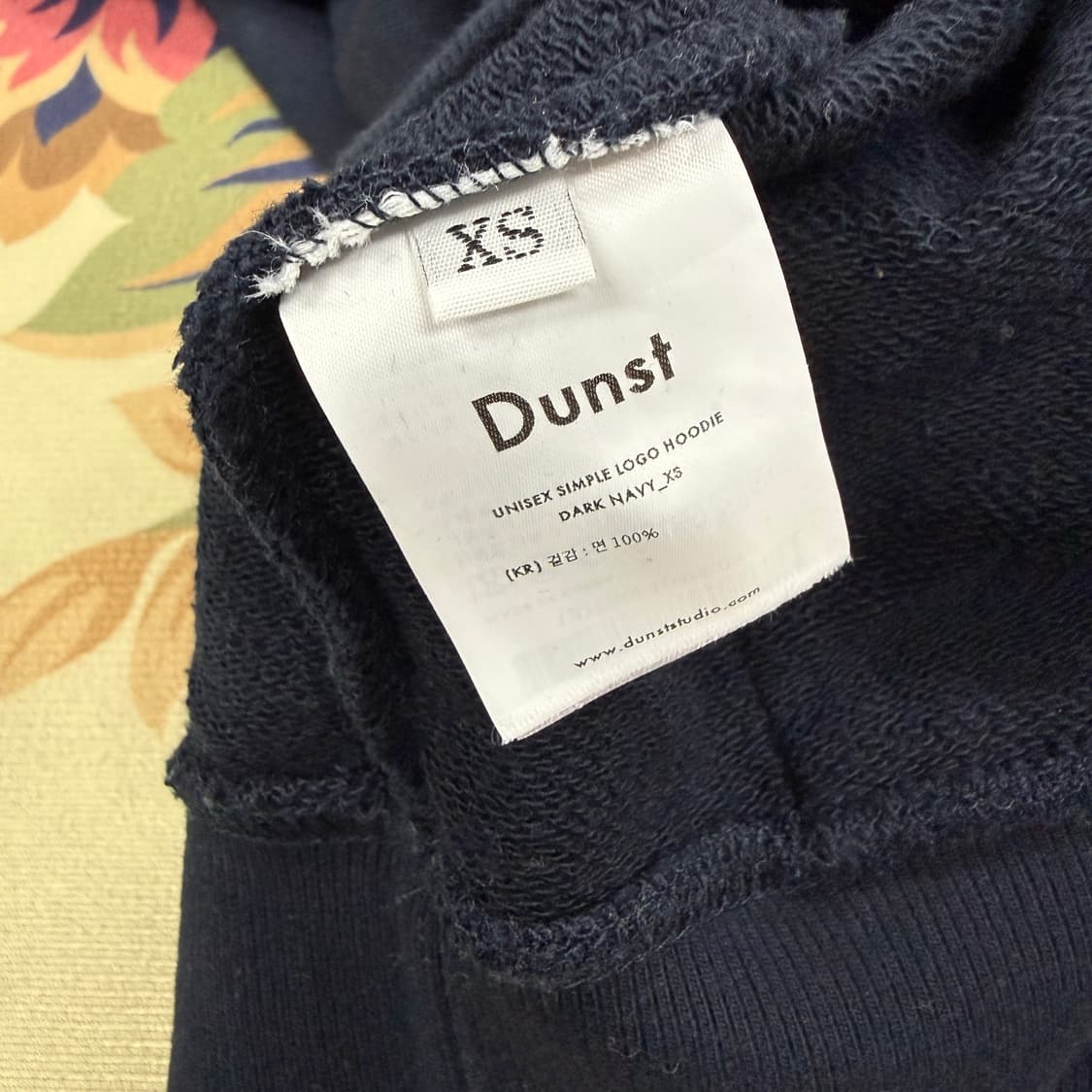 (XS)던스트 DUNST 스몰로고 후드티셔츠(네이비) 상품이미지3