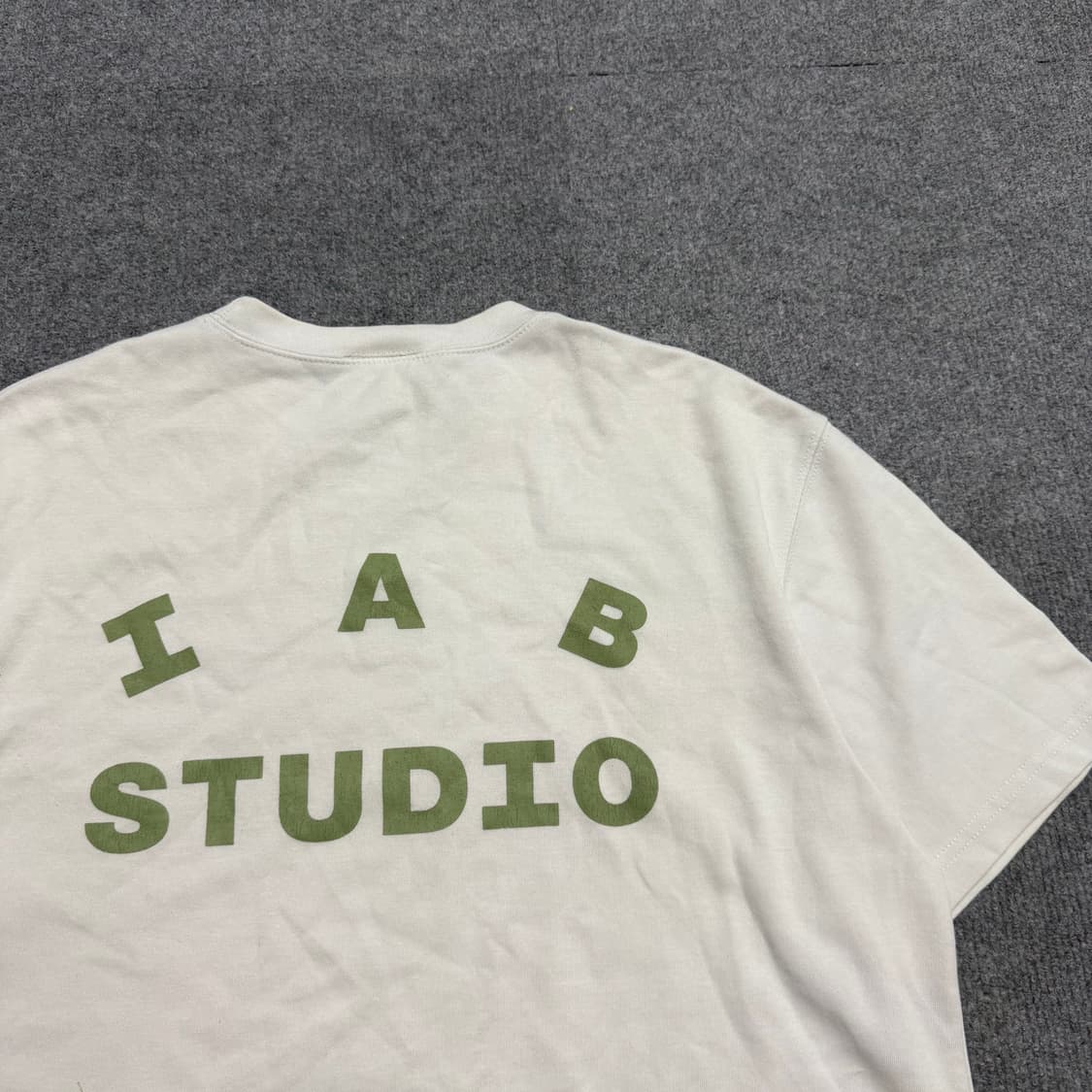 아이앱 스튜디오 화이트 그린 반팔 L 상품이미지1