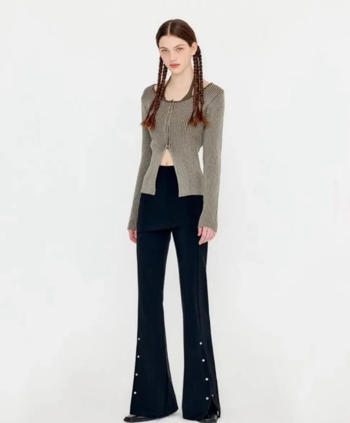 유즈 투 톤 홀터 레이어드 니트 카키 뉴진스 해린 착용 상품이미지2