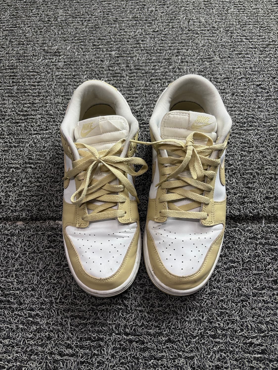 나이키 덩크 로우 레트로 팀 골드 앤 화이트 슈즈 2500 상품이미지2