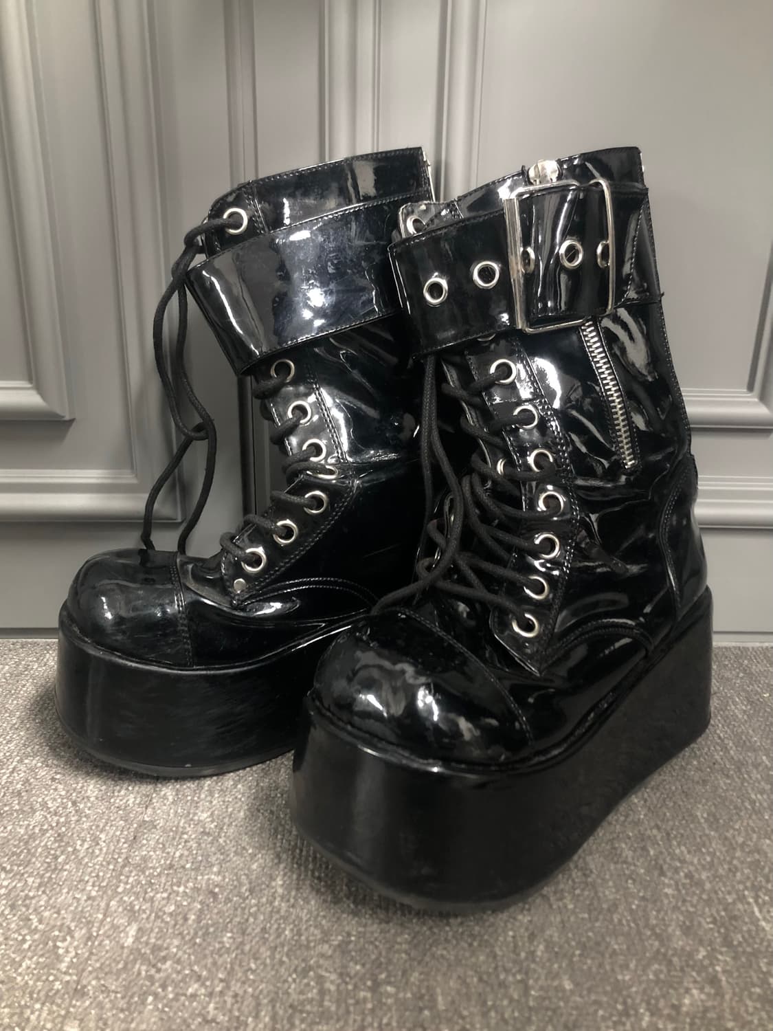 [245-250] 데모니아 perol 150 버클 에나멜 통굽 부츠 상품이미지1