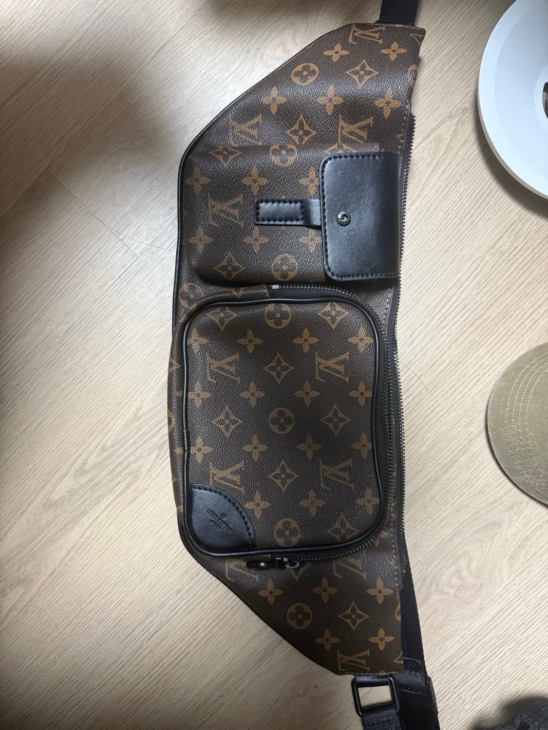 루이비통 모노그램 크리스토퍼 범백 상품이미지1