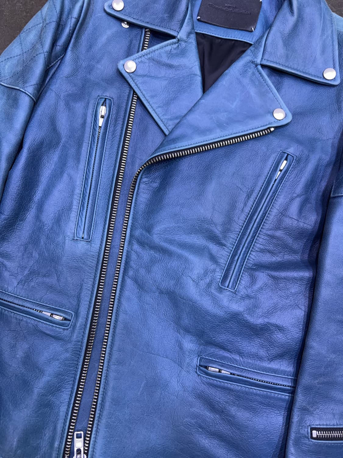 비바스튜디오 x무신사 하드 레더 라이더자켓 에메랄드 블루 S 상품이미지4