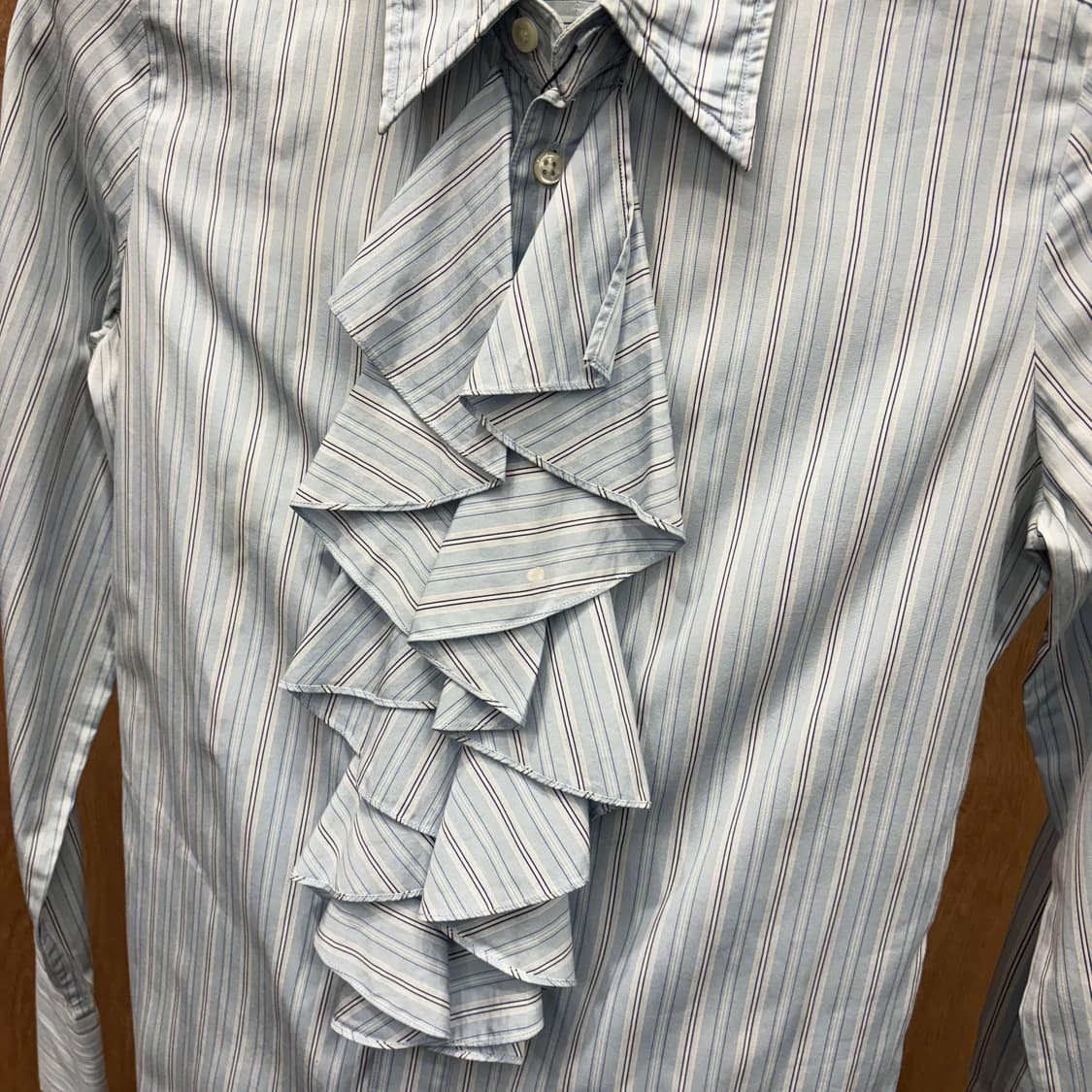 폴로 랄프로렌 칼라넥 긴팔 블라우스 핀 스트라이프 디테일 하늘색 상품이미지6