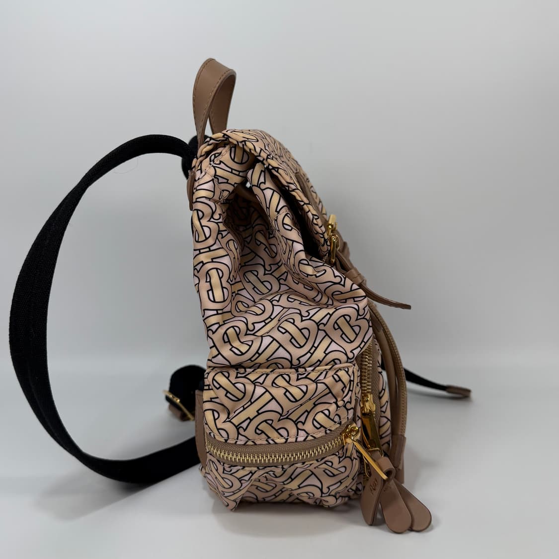 버버리 RUCKSACK 모노그램 프린트 나이론 여성 백팩  상품이미지3