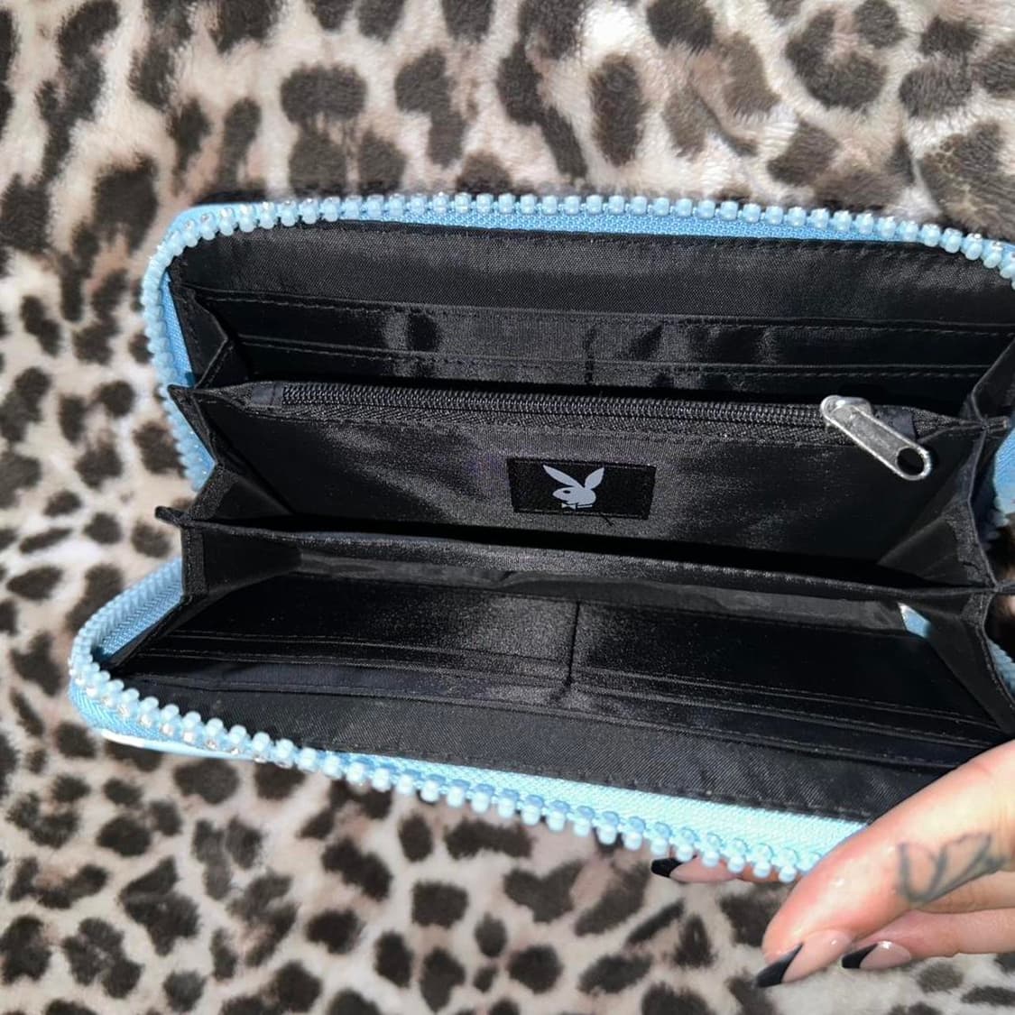 플레이보이 버니 패턴 지퍼 지갑 스카이블루 상품이미지2