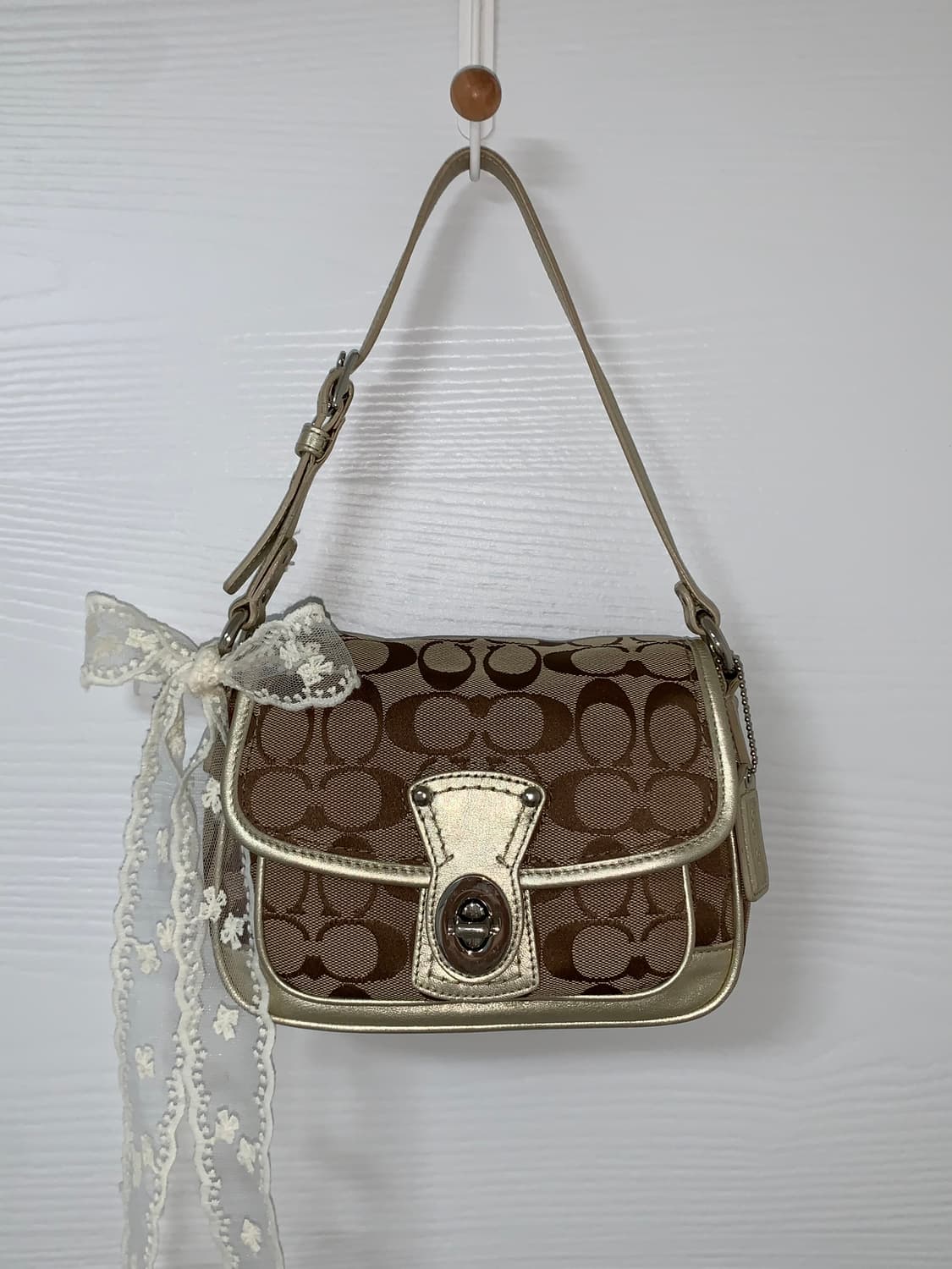 Coach gold mini bag 상품이미지1