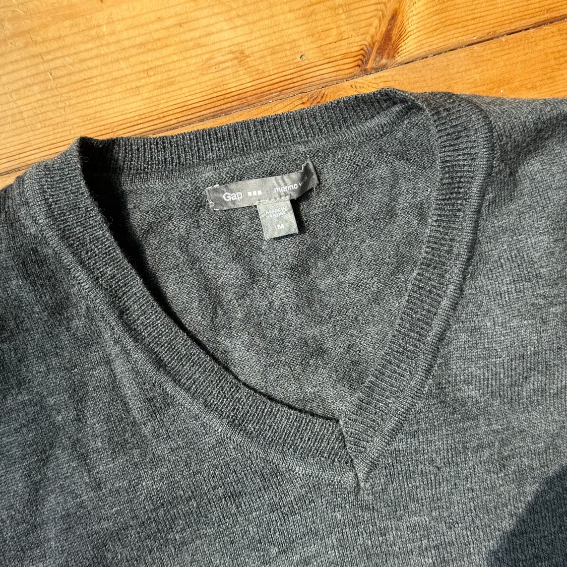 갭 메리노 울 브이넥 니트 상품이미지3