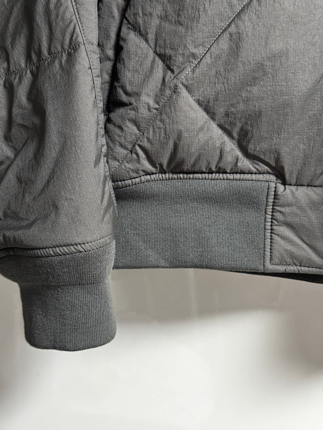 유니클로X화이트마운티니어링 리사이클 하이브리드 다운재킷 올리브 m 상품이미지4