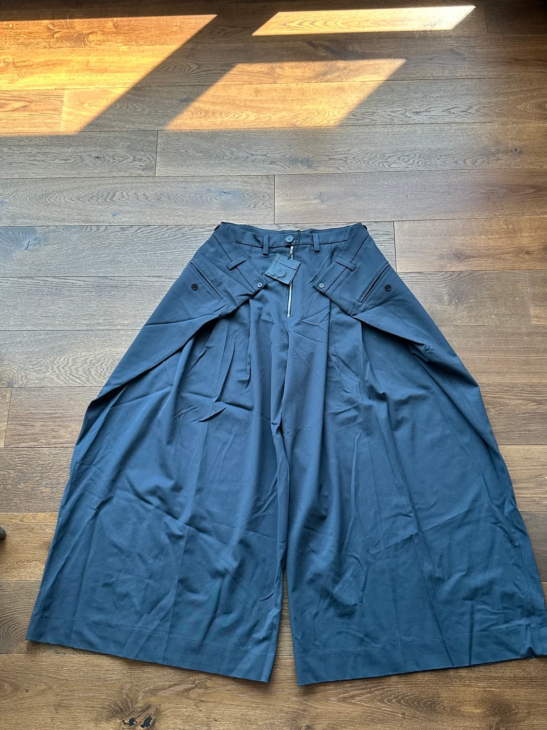 Double Pleat Wide Leg Trousers 상품이미지2