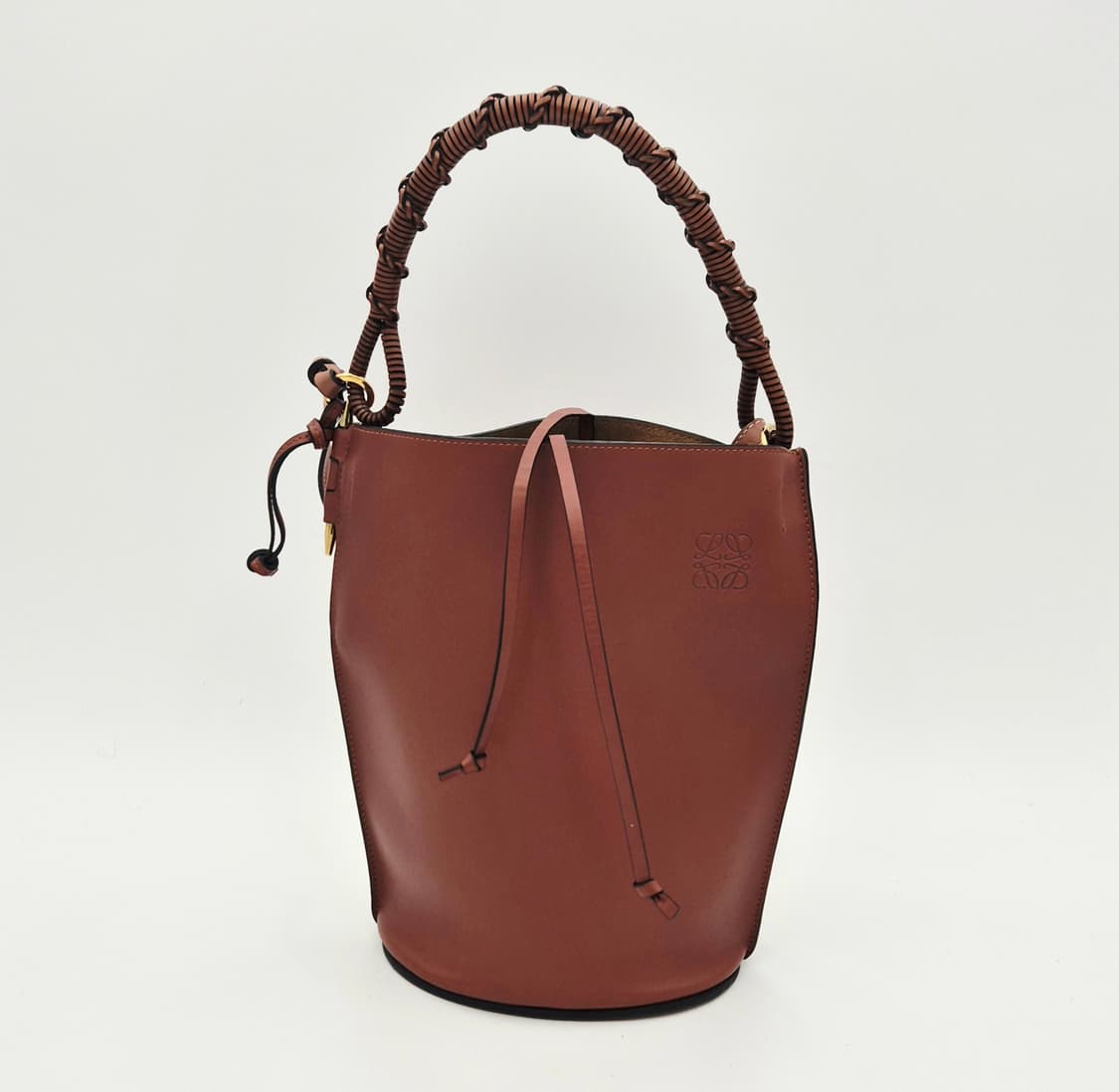 로에베 케이트 탑핸들 버킷백 상품이미지2