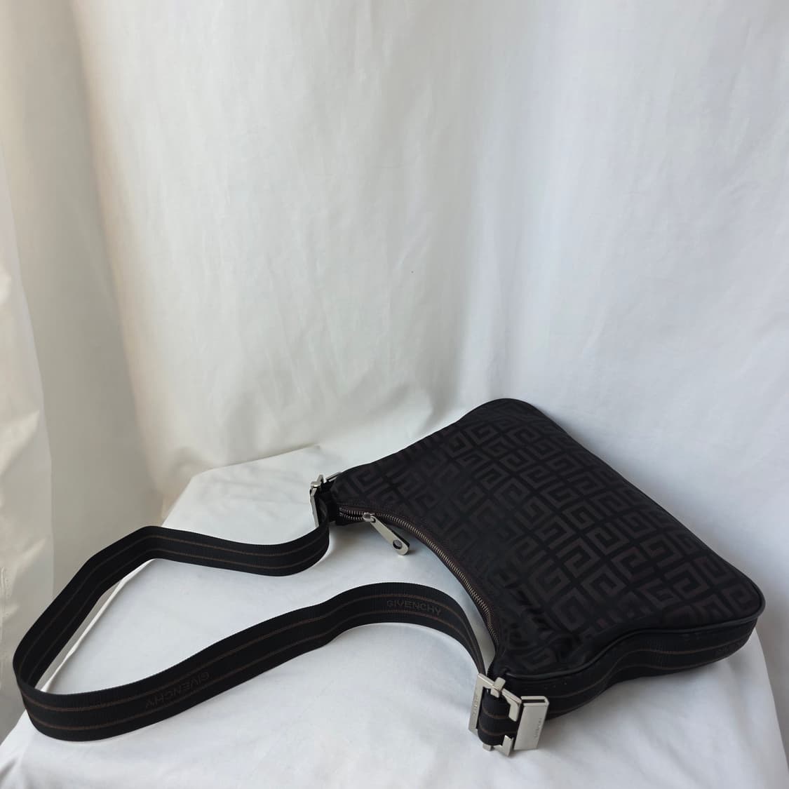 [정품 GIVANCHY] 지방시 로고 패턴 여성 숄더백 호보백 크로스백 상품이미지5