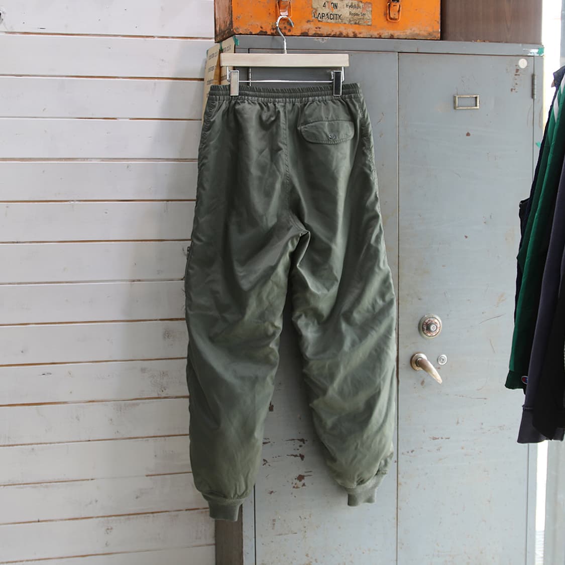 (착용컷) MA-1 플라이트 팬츠 (남성용 L) 상품이미지2