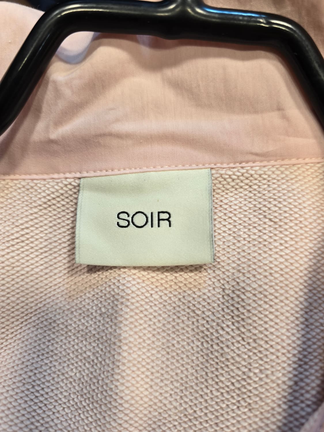 거의새거) 쏘이르 SOIR 25년 핑크색 하프집업 맨투맨 프리사이즈 상품이미지9