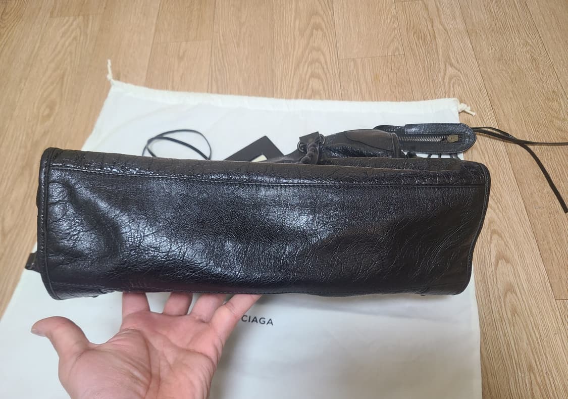 발렌시아가 모터백 시티 블랙 미디엄  상품이미지3