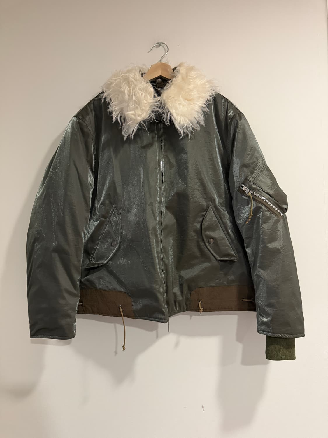 아워레가시 글립토돈 봄버 아미 그린 쉬머 테크 자켓 상품이미지1