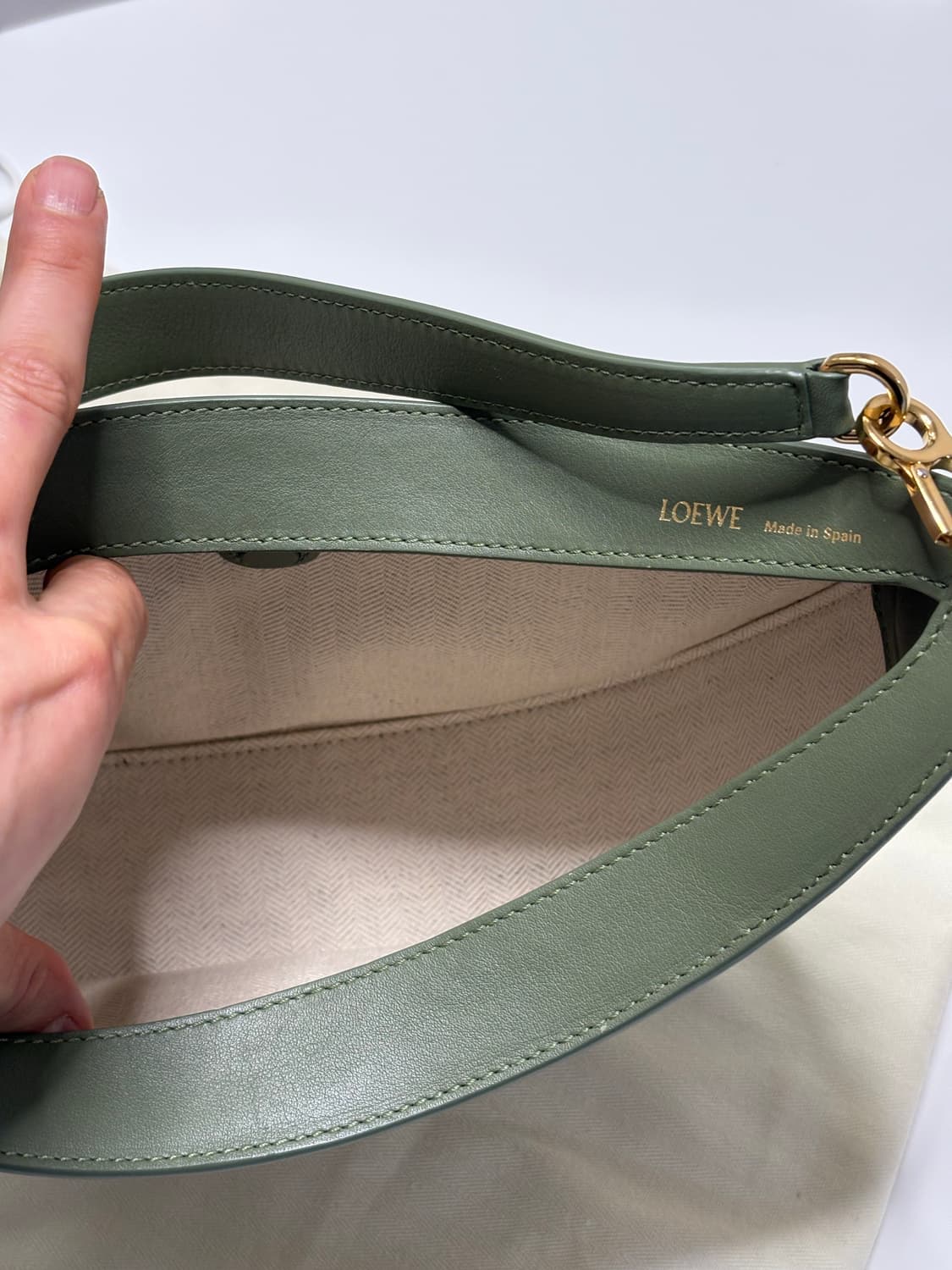 loewe 로에베 숄더백 호보백 카키 색상 상품이미지3