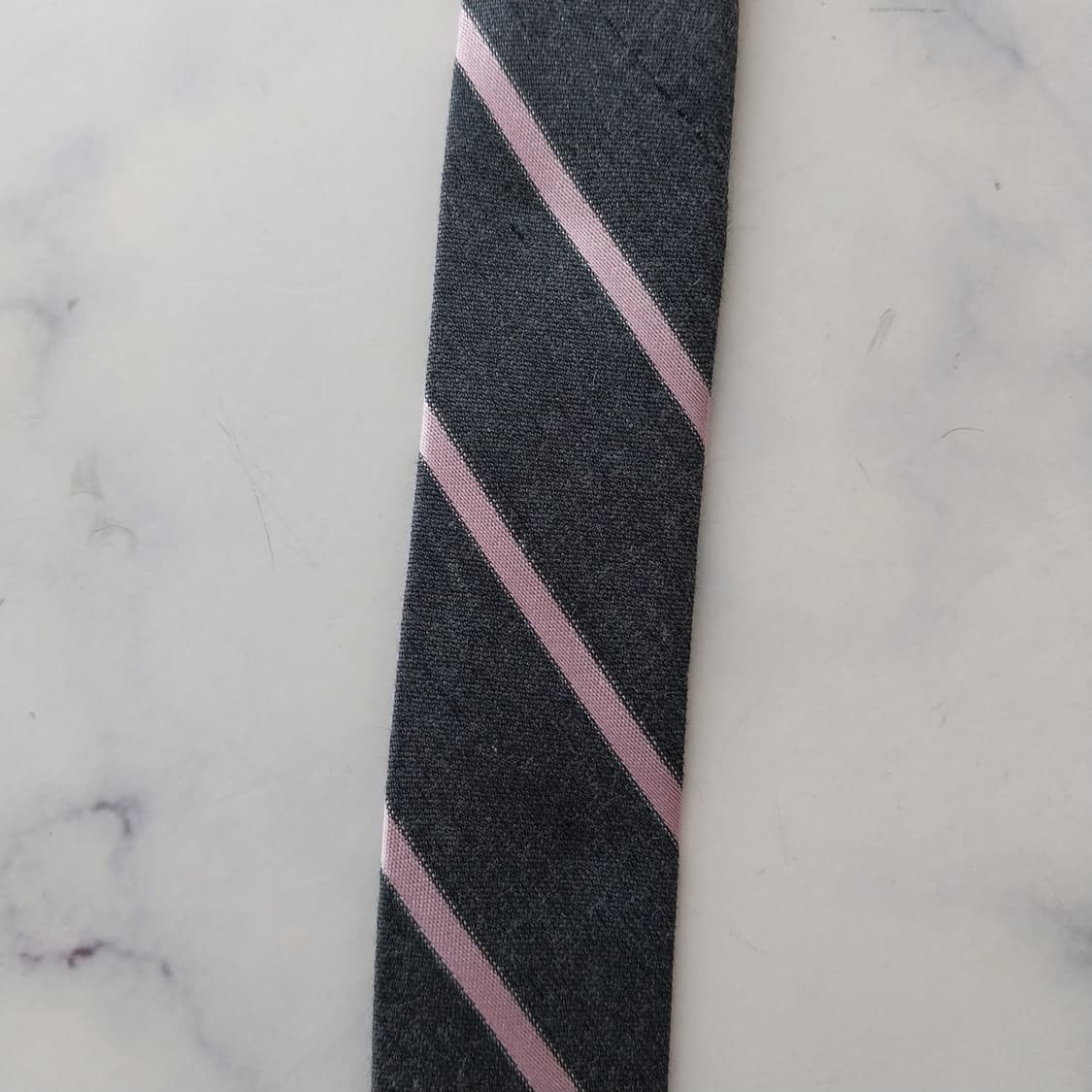 디케이앤와이 그레이 스트라이프 넥타이 7.7cm A+~A등급 K2718
 상품이미지10